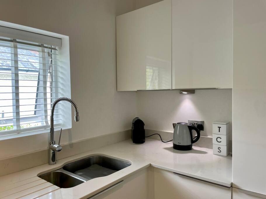Modern 2 Bed Flat W Parking, Dog Friendly, Central Bournemouth Exterior photo