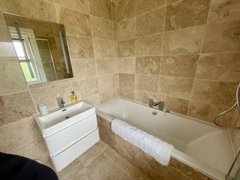 Modern 2 Bed Flat W Parking, Dog Friendly, Central Bournemouth Exterior photo